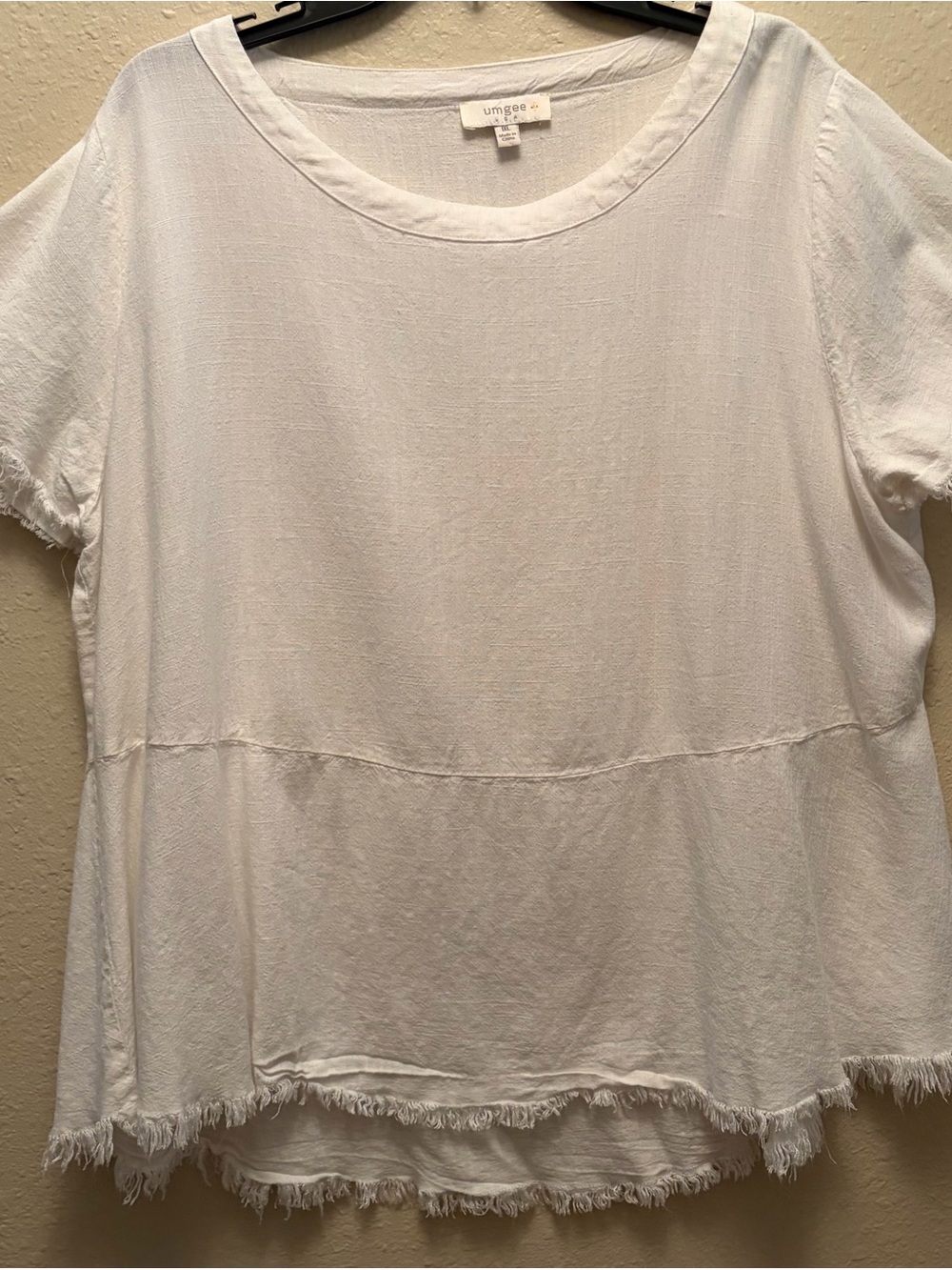 Women’s Umgee White Short Sleeve Frayed Hem Tee SZ 1XL